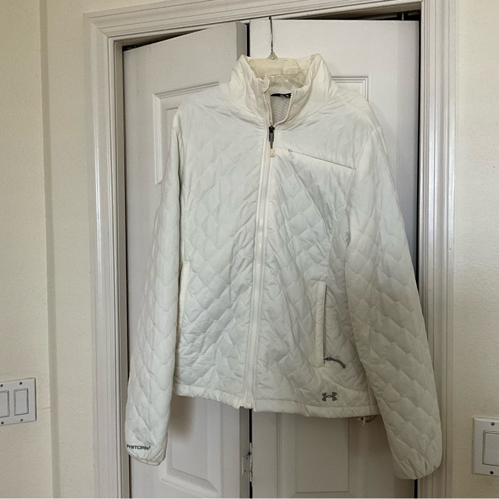 Under Armour puffy light jacket size L